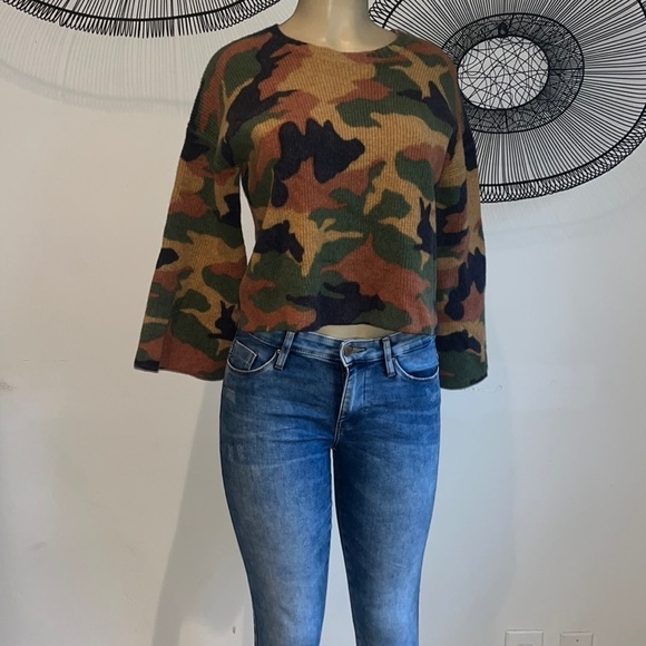Cottontail Camo Wide-Sleeve Sweater - Picture 4 of 11
